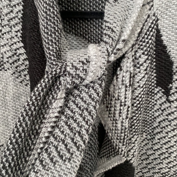 ❤️Sold❤️ Gorgeous black/gray Sweater Coat ❤️ - Picture 7 of 8